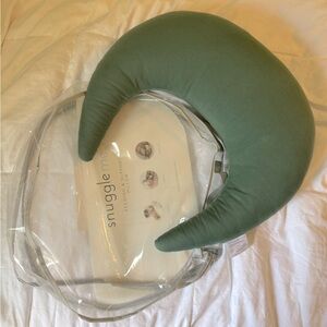 Snuggle me organic breastfeeding support